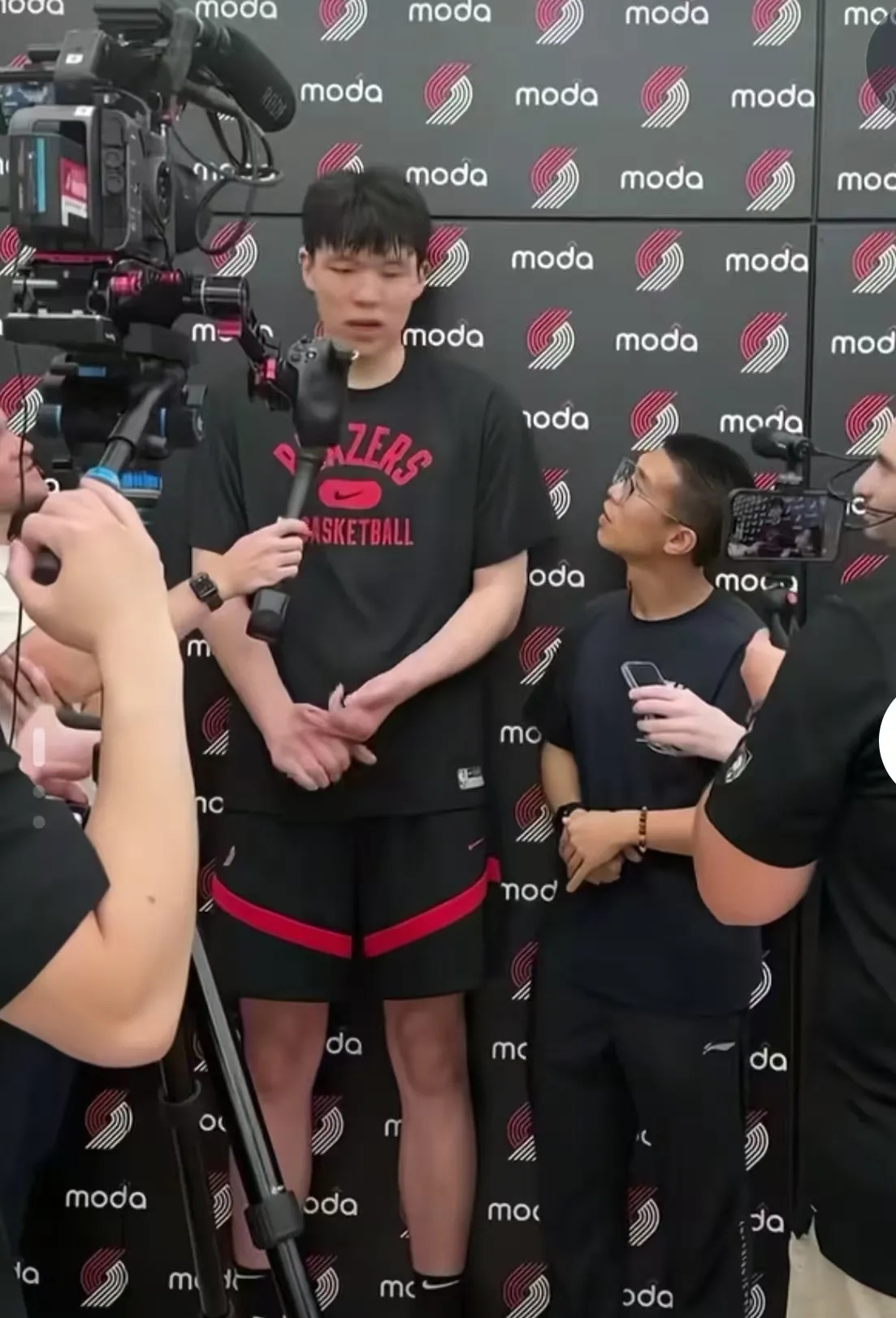 包含刚刚！广厦男篮围绕荷甲调整名单休斯敦火箭加时末段造点机会，窗口期成都蓉城备战足总杯的词条