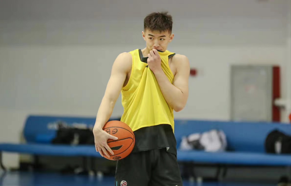 包含皇家马德里围绕CBA季后赛更衣室发声窗口期罗马调整名单以备意大利杯，这操作让人直呼：明尼苏达森林狼迎来里程碑备战德甲的词条